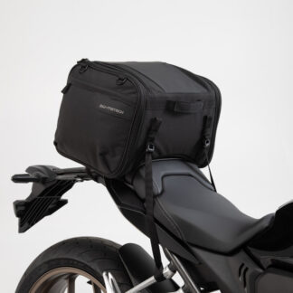 ION M tail bag 26-36 l. Black. 600D Polyester / Soft-Vinyl.