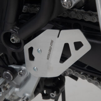 Heel guard left Silver. Triumph Tiger 900/GT/Rally/Pro (19-23).