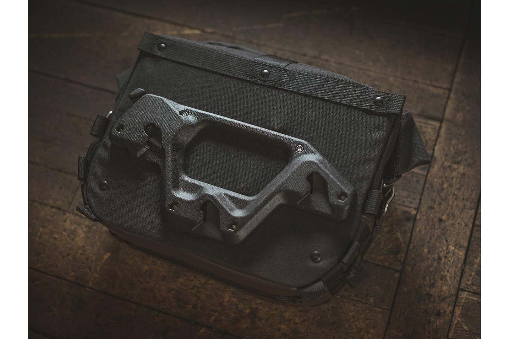 Legend Gear side bag system LC BMW R nineT Racer (16-).