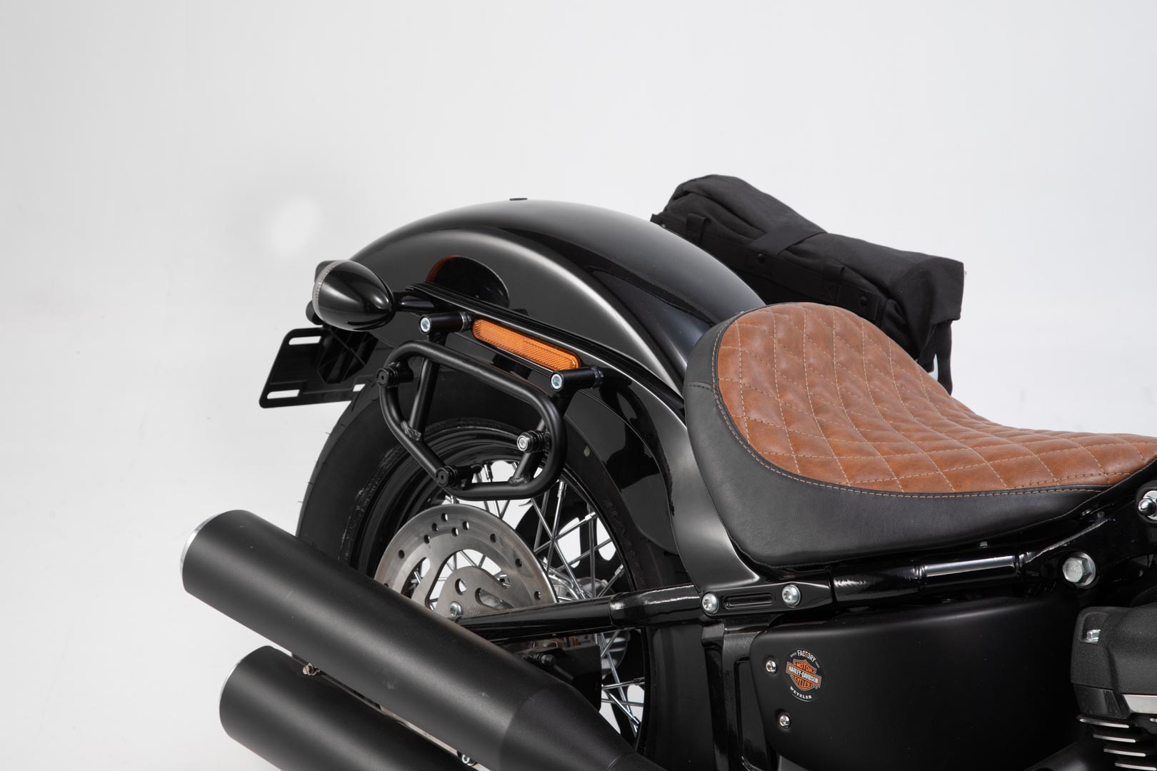 Legend Gear side bag system LC Black Edition Harley Dav. Softail Str. Bob (17-),Standard (20-).