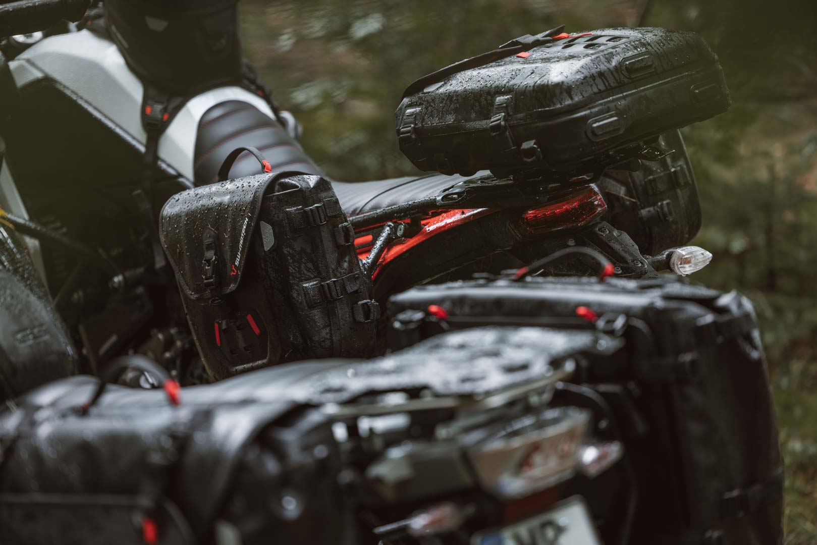 SysBag WP M with left adapter plate 17-23l. Waterproof. For side carriers.